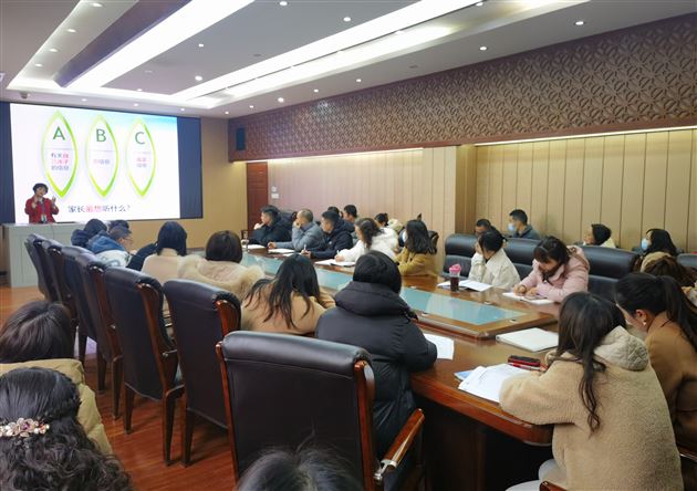 特级教师孙晓晖为八、九年级班主任培训《如何开好家长会》