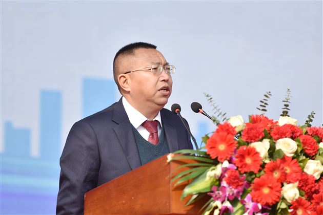年级组长胡俊明老师代表全体高三教师发言