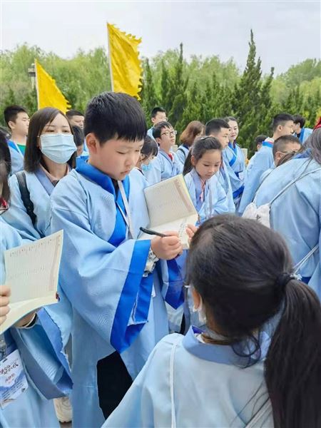 参加社会实践活动