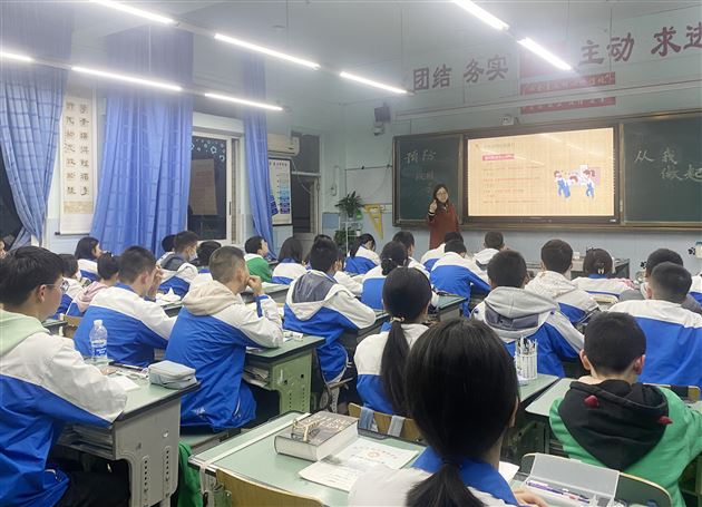 杜绝校园欺凌 共筑平安校园——棠外初中开展预防校园欺凌主题班会