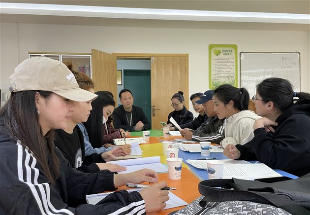 道孚县专兼职心理教师到棠外参观交流