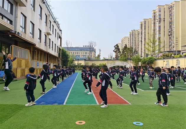学习交流,互助成长——棠湖仁智幼儿园接待广元市幼教同行参观交流