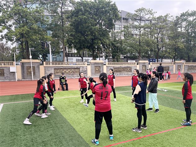 棠外附小在双流区校园排球比赛中荣获五个一等奖