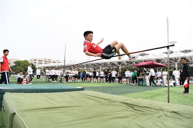展学子青春风采 迎棠外廿年华诞——记棠外初中第十九届田径运动会