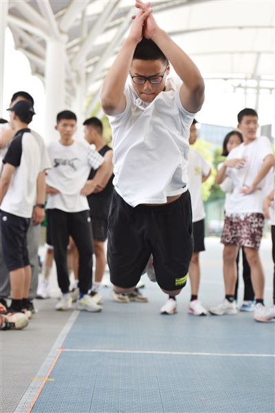 展学子青春风采 迎棠外廿年华诞——记棠外初中第十九届田径运动会