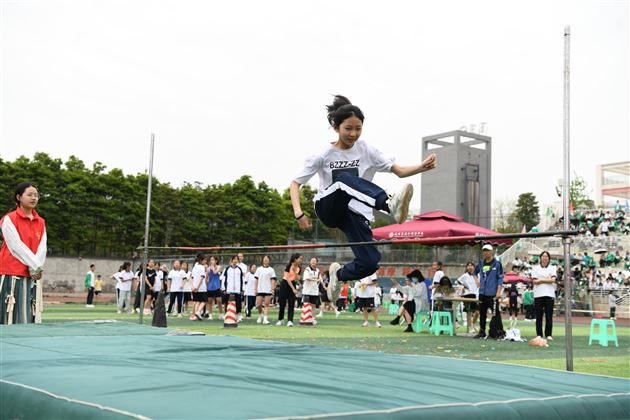 展学子青春风采 迎棠外廿年华诞——记棠外初中第十九届田径运动会