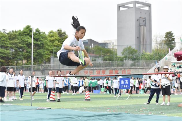 展学子青春风采 迎棠外廿年华诞——记棠外初中第十九届田径运动会