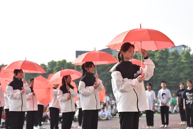 展学子青春风采 迎棠外廿年华诞——记棠外初中第十九届田径运动会