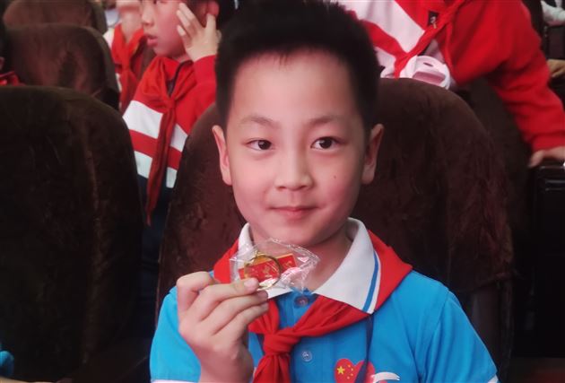红旗迎风飘 少年当自强——记棠外附小学生讲堂活动