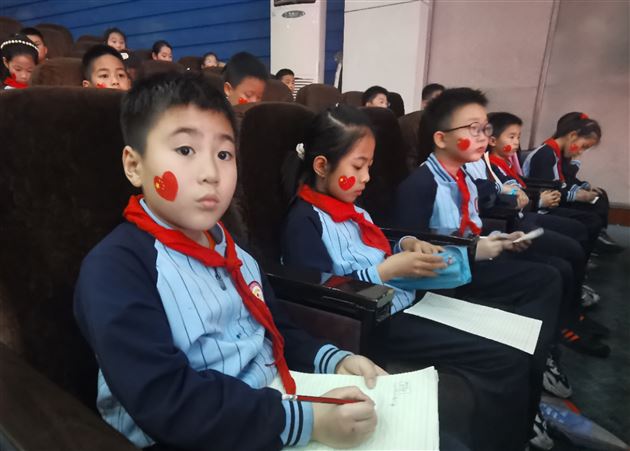 红旗迎风飘 少年当自强——记棠外附小学生讲堂活动
