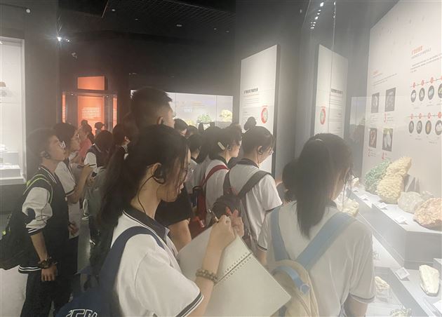 认识地球家园 探索自然奥秘——棠外学子成都自然博物馆研学记