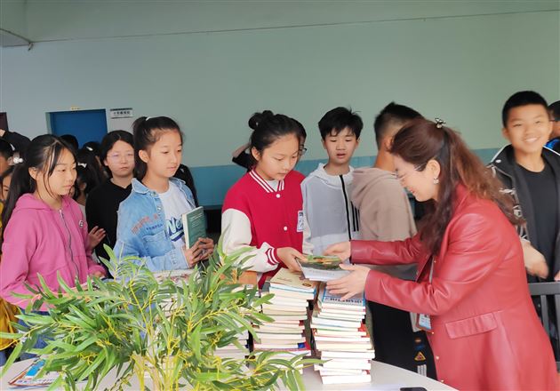 最是书香能致远——记棠外附小“世界读书日”活动