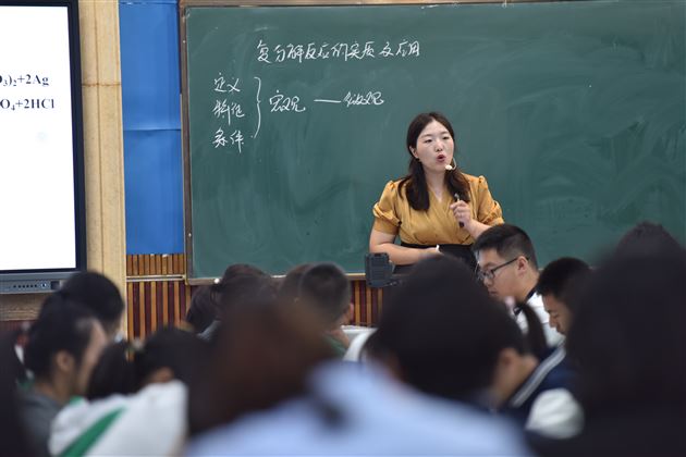 以评促教 以研促修——双流区中小学教务主任高级研修班干部综合素养提升培训视导巡诊活动顺利进行