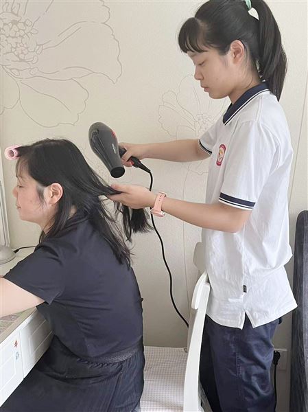 爱,自有力量——棠外高中开展母亲节感恩教育主题活动
