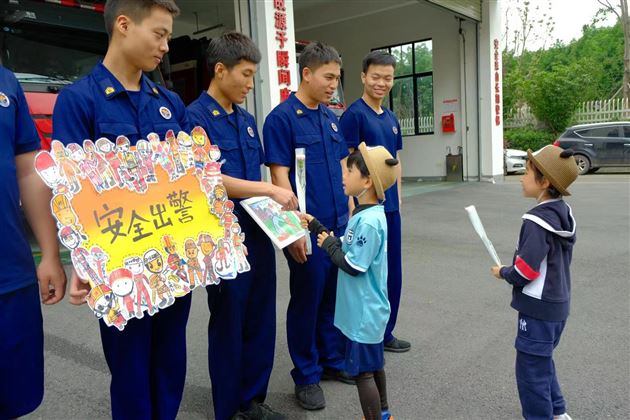 走进消防站 致敬“火焰蓝”——棠湖仁智幼儿园社会实践活动