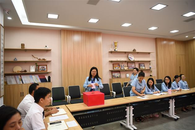 吸纳新党员 凝聚新力量