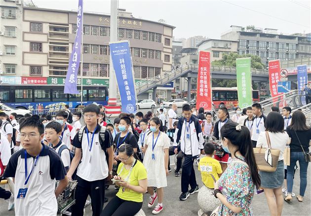 喜报:棠外初中学子参加全国青少年科技教育成果展示大赛(四川省)获一等奖