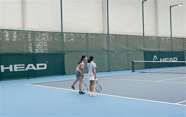 小学甲组女团刘玮馨、王蕊芊