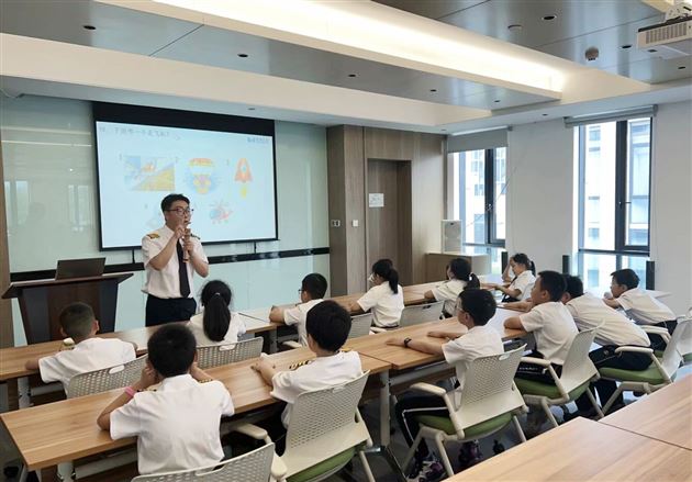 走进大飞机·翱翔探苍穹——记商用飞机科学课程体验活动