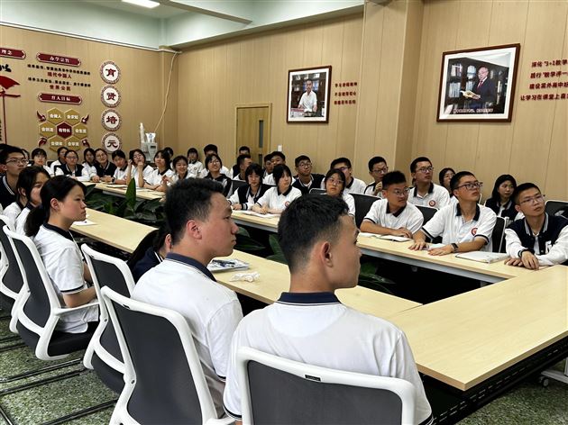 不负韶华,盎然绽放——棠外高2022级学生会期末总结大会
