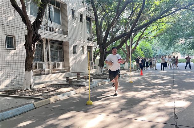 党建引领续廿载辉煌凝心聚力迎青春大运——初中第一、第二党支部联合开展主题党日活动
