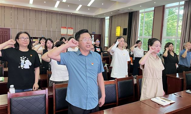 党建引领续廿载辉煌凝心聚力迎青春大运——初中第一、第二党支部联合开展主题党日活动