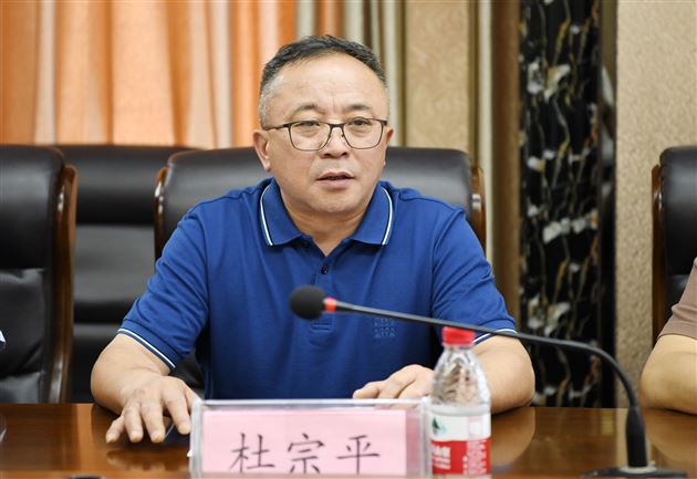 成都棠湖外国语学校与西华师范大学举行研究生联合培养示范基地签约暨授牌仪式