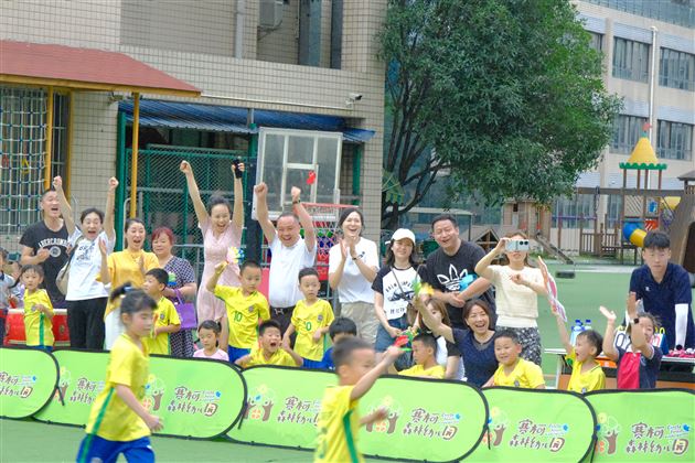 堪比贵州“村超”的棠宝“幼超“来啦——棠湖仁智幼儿园举行首届“幼超”足球嘉年华活动