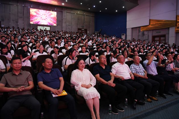 立足新起点,创造新辉煌——记棠外高2021级“零诊”表彰暨高三启动仪式