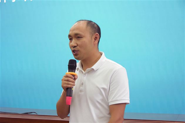 担当发言 引领示范——记棠外初中修身班会课专题研讨活动