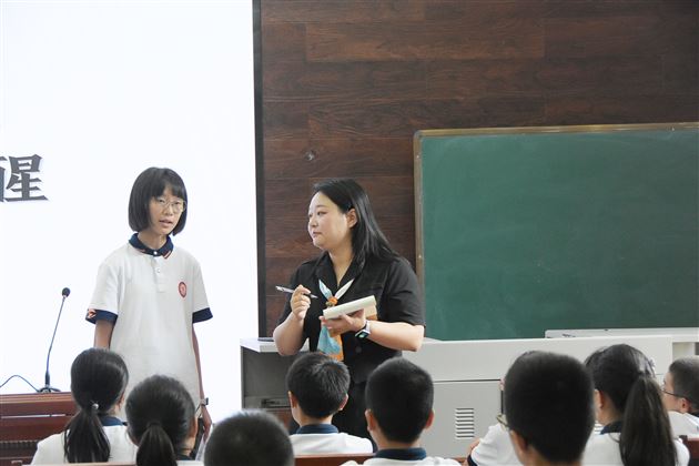 担当发言 引领示范——记棠外初中修身班会课专题研讨活动