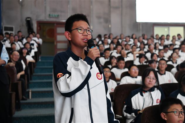 理想信念,引领前行的灯塔——棠外生命教育专题讲座