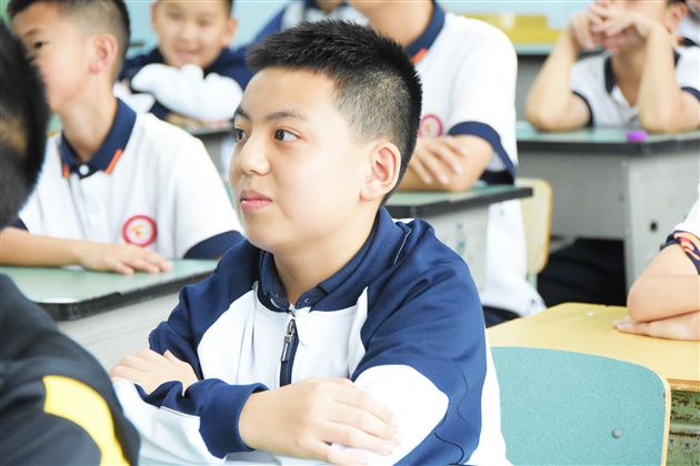 殷殷关怀师生情赠书点亮创作心