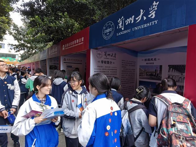 众行以致远 合力可登峰——记棠外生涯规划教育之“知名高校进校园”活动 