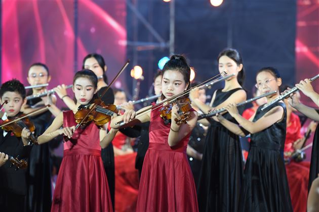 廿载风华弦歌永续——记成都棠湖外国语学校建校二十周年庆典
