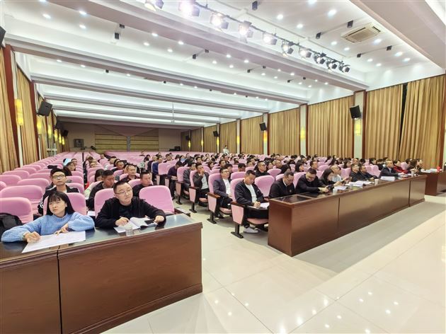 5-棠外初中党员教师袁成受邀为阆中市2023 年校(园)长任职资格培训班作专题讲座.jpg