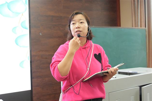 成都东部新区骨干班主任团队到我校初中观摩学习修身班会课