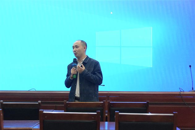 成都东部新区骨干班主任团队到我校初中观摩学习修身班会课
