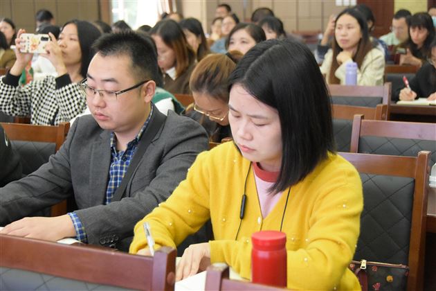 成都东部新区骨干班主任团队到我校初中观摩学习修身班会课