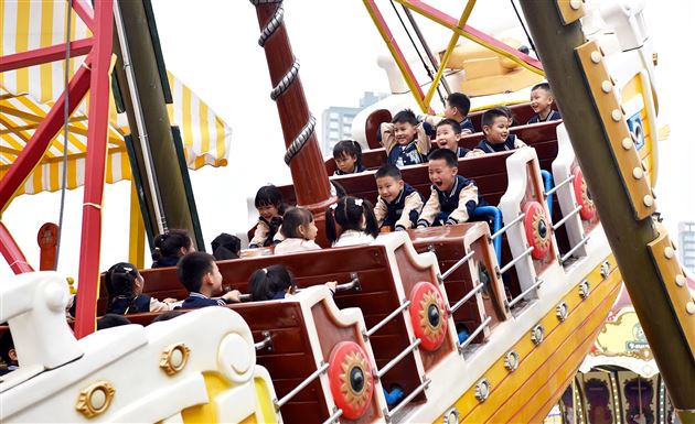 畅游海洋馆探秘海世界——记棠外附小一、二年级秋季研学活动