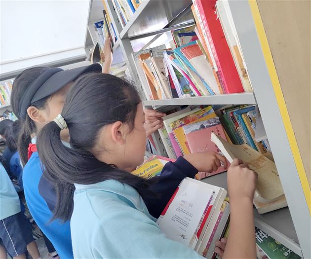 情系藏区少年 共建爱心书馆