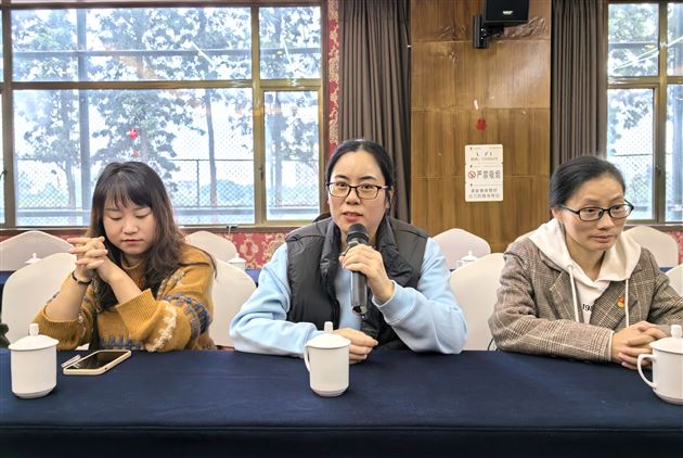 党建引领聚合力 踔厉奋发建新功——成都棠湖外国语学校初中第二党支部开展主题党日活动