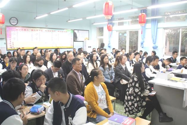 宾朋齐聚一堂 共庆二十华诞