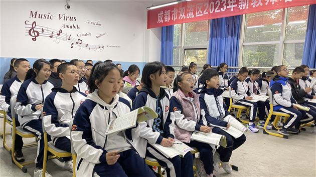学生上课照片
