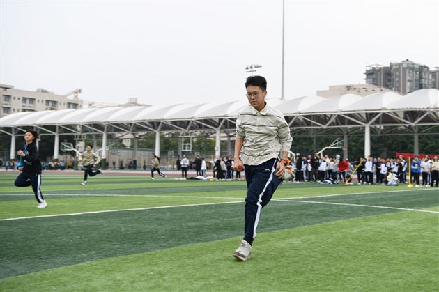棠外初中成功举办第十届冬季师生集体趣味运动会