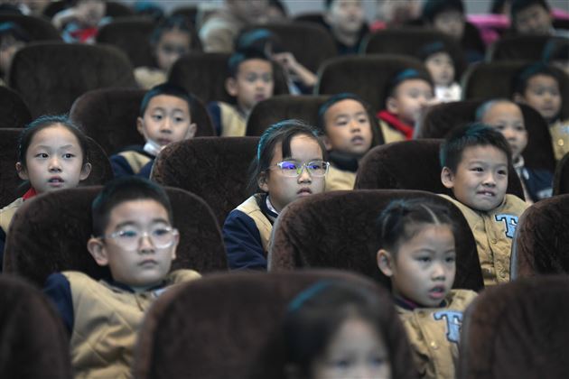 艺术大师进校园 附小学子笑开颜