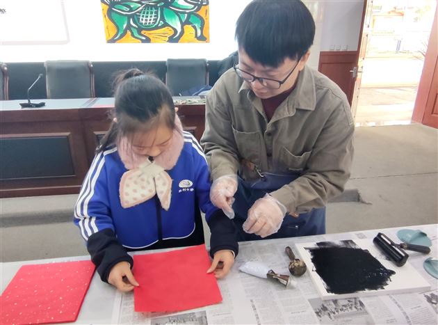 甲马木刻走进胜利中学