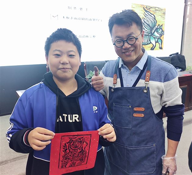 甲马木刻走进胜利中学