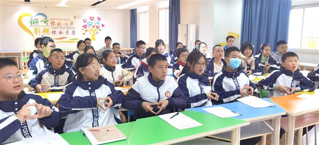 心怀阳光 温暖你我——棠外召开初2023级心理协会成立暨心理委员培训会