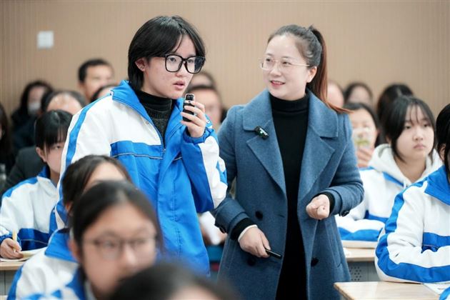 课例展示显风采,团队助力促成长——棠外王晓林老师在市级教研活动中献课